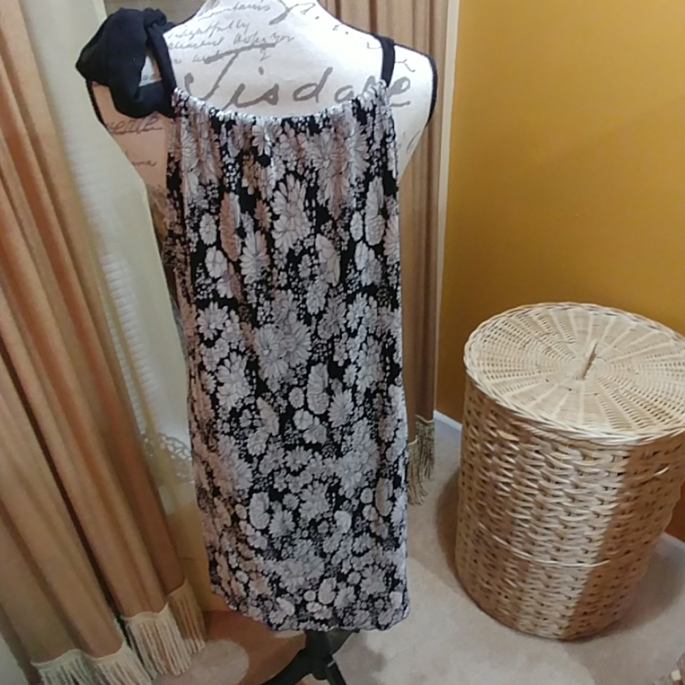 Dress - Picture 6 of 6